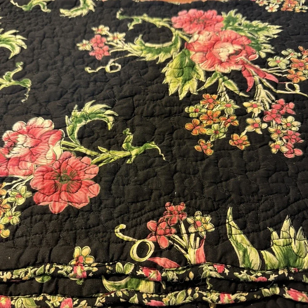 Set Of 6 Black Pink Rose Floral Quilted Placemats Reversible Scalloped Trim EUC